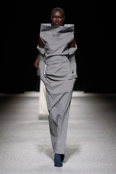 Look 3